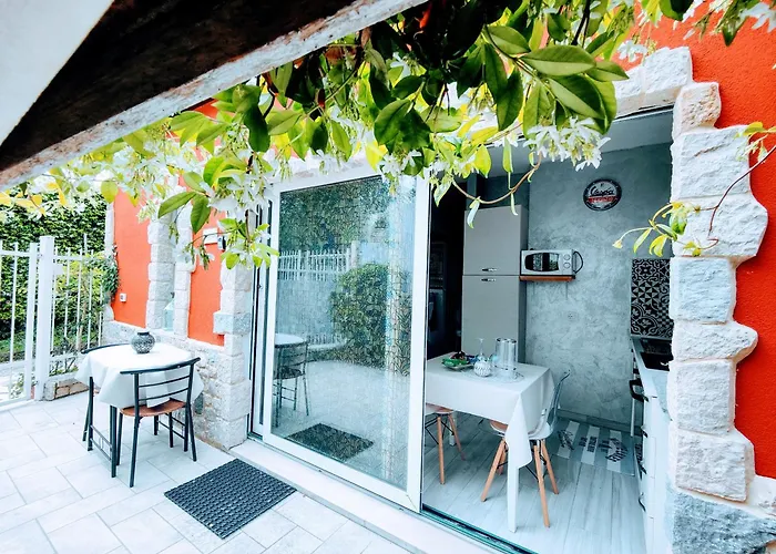 Rifugio Di Giusy, With Swimming Pool Apartment *